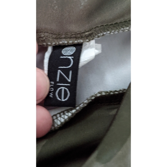 Onzie High Rise Leggings in Moss Camo Size S/M - Picture 7 of 8